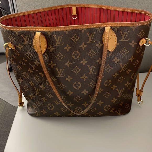 Louis Vuitton never full bag with red interior - Picture 6 of 6